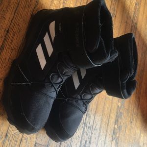 Boys Adidas snow boots Size 7